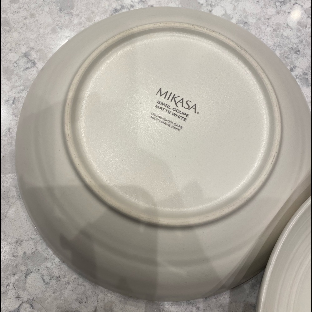 Mikasa swirl pasta bowl set of 4 -never used